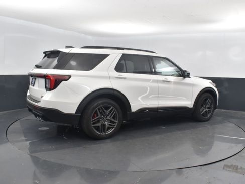 Certified 2025 Ford Explorer ST image 2