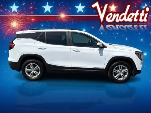 Used 2023 GMC Terrain SLE w/ Driver Convenience Package image 4