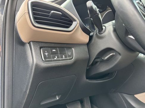 Used 2020 Hyundai Santa Fe Limited FWD image 23