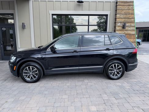 Used 2020 Volkswagen Tiguan SE w/ Panoramic Sunroof Package image 41