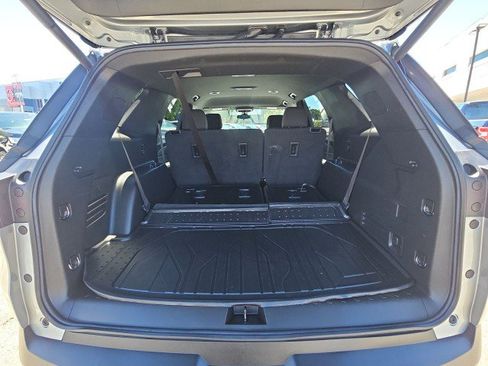 Used 2023 Chevrolet Traverse LT FWD image 25