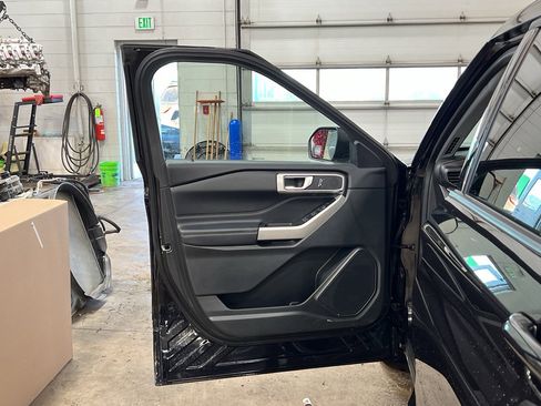 Used 2022 Ford Explorer XLT w/ Equipment Group 202A image 9