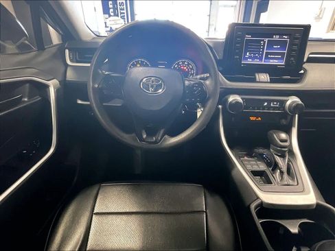 Used 2021 Toyota RAV4 LE AWD/4WD image 17
