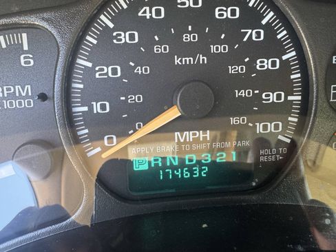 Used 2002 Chevrolet Silverado 2500 LS w/ Snow Plow Prep Pkg AWD/4WD image 24