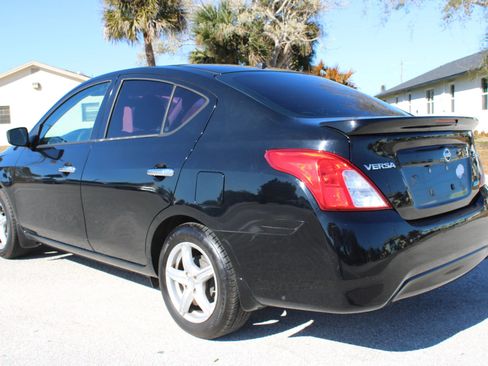 Used 2015 Nissan Versa SV image 3