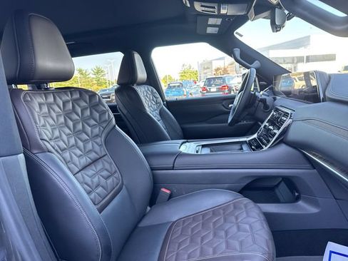 Used 2025 Nissan Armada Platinum AWD/4WD image 18