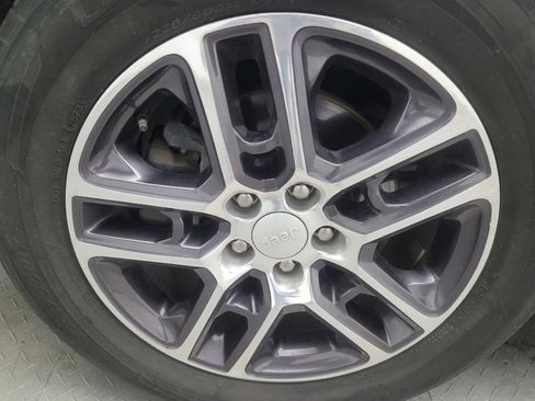 Used 2019 Jeep Compass Latitude FWD image 31