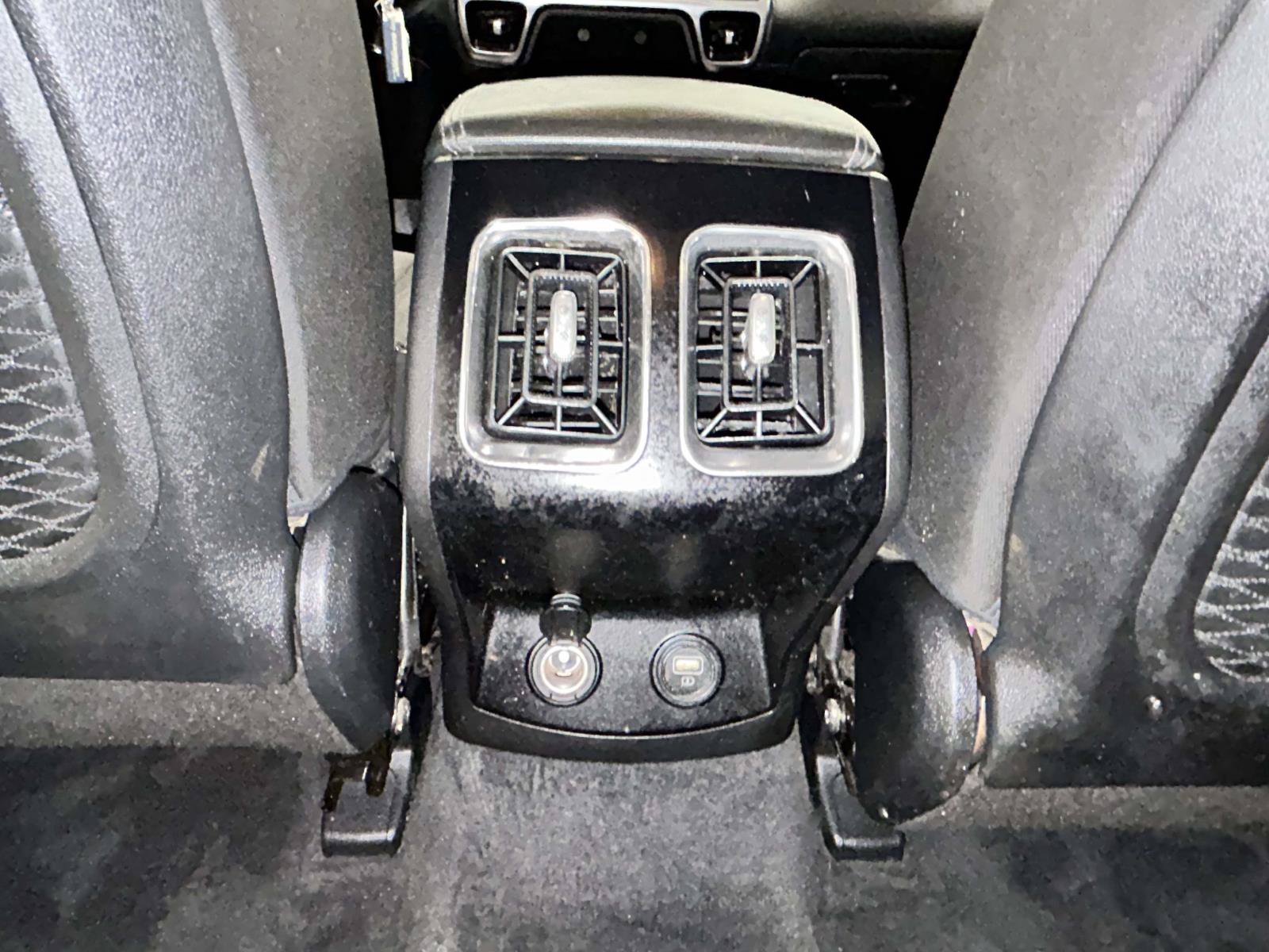 Used 2023 Kia Sorento LX FWD image 10