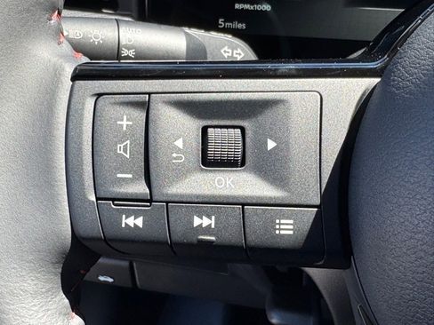 New 2025 Nissan Kicks SR image 17