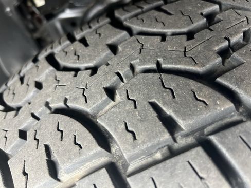 Used 2021 Nissan Frontier PRO-4X w/ Pro-4x Utility Package image 12