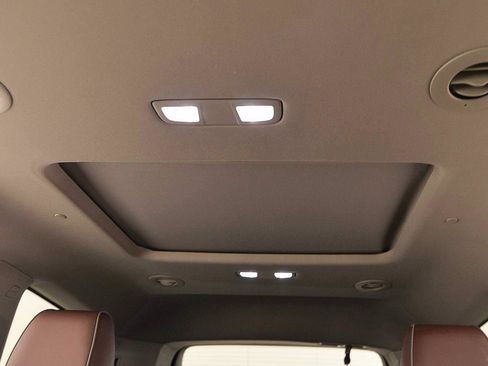 Used 2021 Buick Enclave Avenir w/ Avenir Technology Package FWD image 9