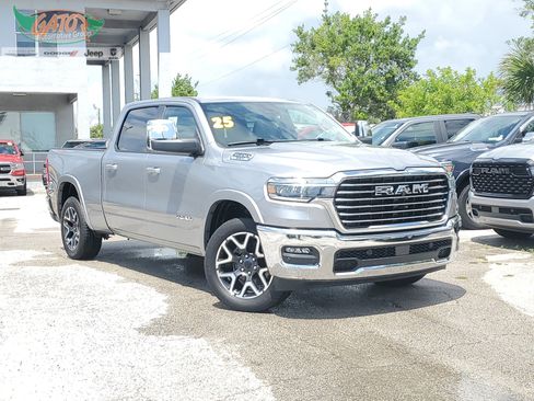 Used 2025 RAM 1500 Laramie AWD/4WD image 1