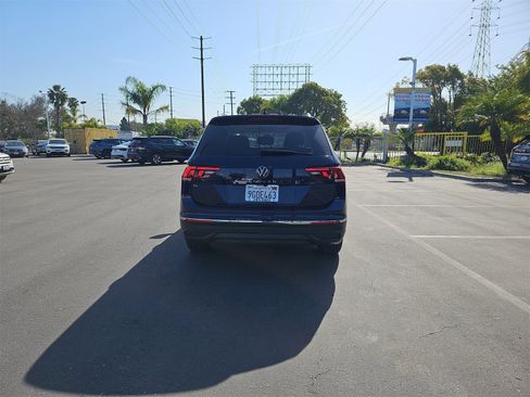 Certified 2023 Volkswagen Tiguan SE w/ Panoramic Sunroof Package image 6