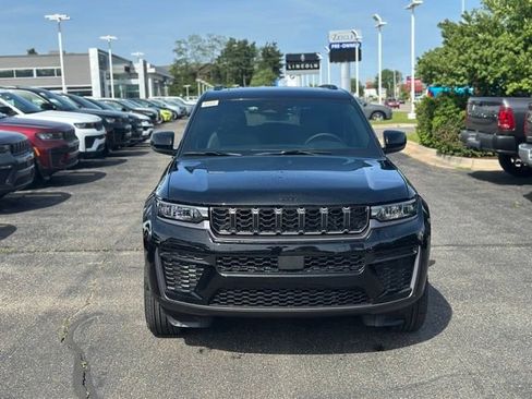 New 2026 Jeep Grand Cherokee Altitude AWD/4WD image 3