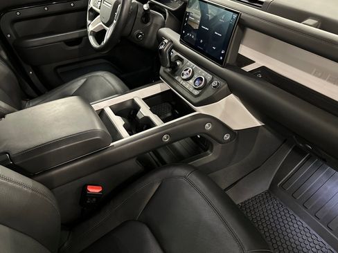 Used 2025 Land Rover Defender 110 S image 32
