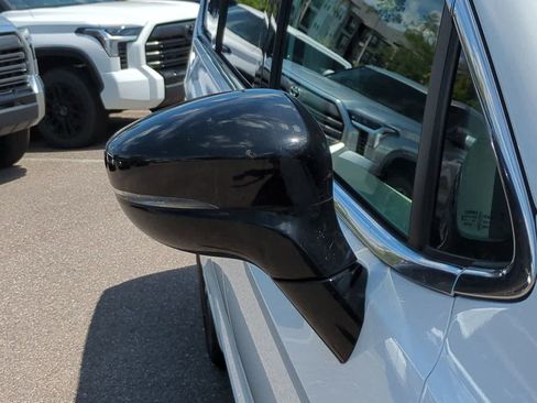 Used 2024 Chrysler Pacifica Limited FWD image 11