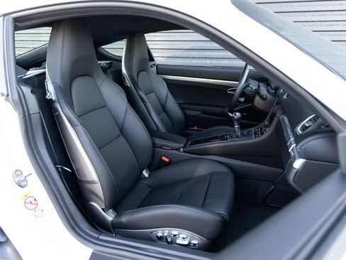 Certified 2025 Porsche 718 Cayman image 30