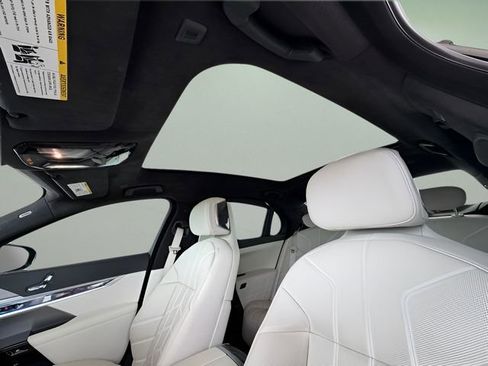 Certified 2023 BMW 740i image 31