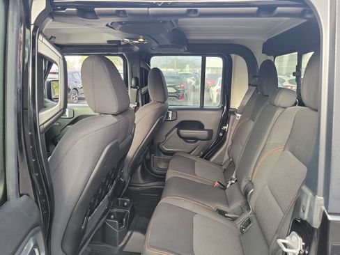 Used 2023 Jeep Gladiator Mojave w/ Trailer Tow Package image 13