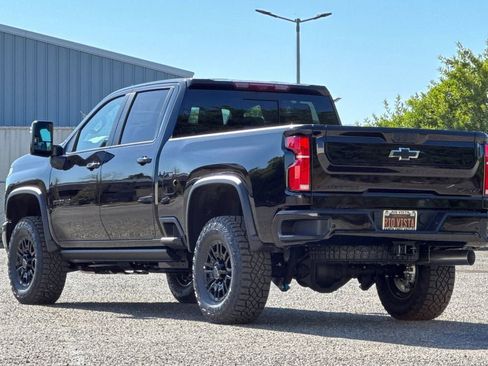 New 2026 Chevrolet Silverado 2500 ZR2 AWD/4WD image 6