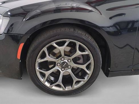 Used 2019 Chrysler 300 S RWD image 25