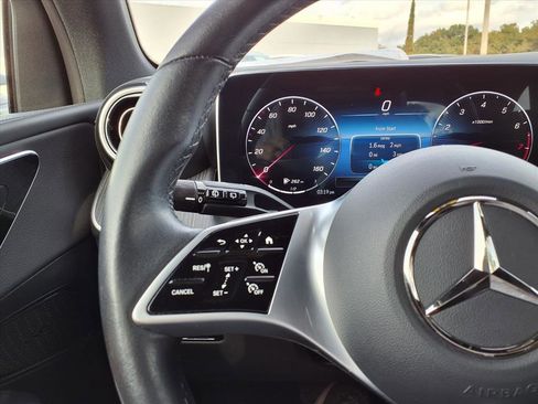 Used 2024 Mercedes-Benz GLC 300 4MATIC image 29