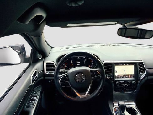 Used 2018 Jeep Grand Cherokee Laredo image 23