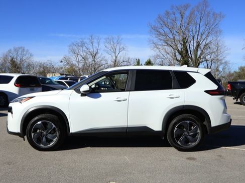Used 2024 Nissan Rogue SV image 9