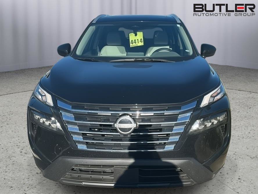 Used 2026 Nissan Rogue SV w/ SV Premium Package FWD image 3
