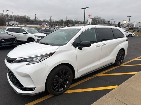 Certified 2023 Toyota Sienna XSE w/ XSE Plus Package image 2