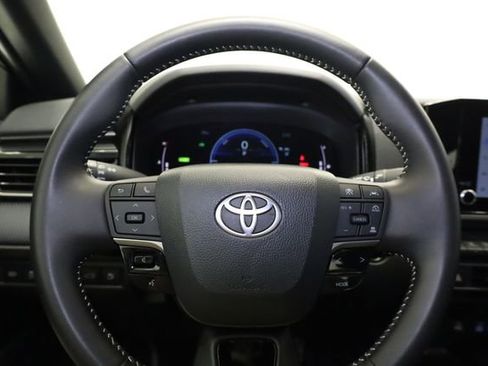 Used 2025 Toyota Camry SE FWD image 17