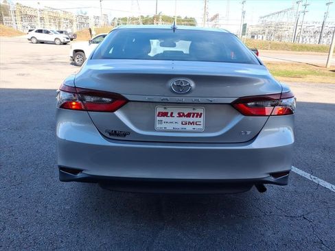 Used 2021 Toyota Camry LE image 6