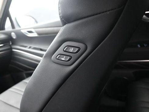 Used 2024 Genesis GV80 2.5T AWD/4WD image 46