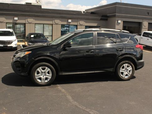 Used 2015 Toyota RAV4 LE AWD/4WD image 2