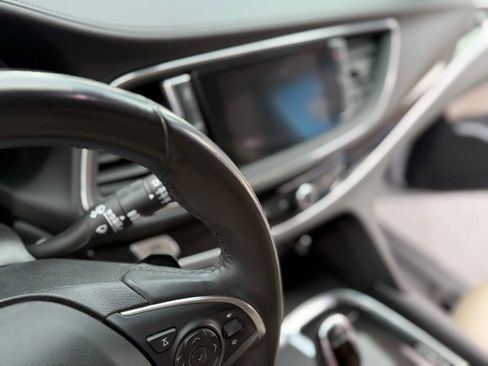 Used 2019 Buick Enclave Essence image 25