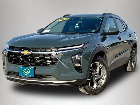 Used 2026 Chevrolet Trax LT w/ Driver Confidence Package FWD image 3
