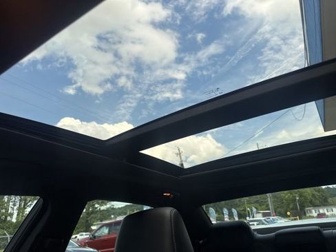 Used 2023 Chrysler 300 C RWD image 43