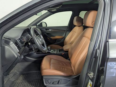 Used 2022 Audi Q5 2.0T Premium w/ Convenience Package image 4