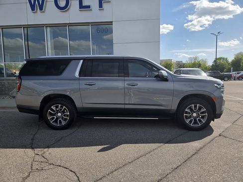 Used 2022 Chevrolet Suburban LT w/ Luxury Package AWD/4WD image 5