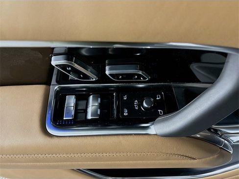 New 2025 Land Rover Range Rover Long Wheelbase SE image 19