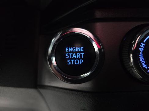 Used 2022 Toyota Tacoma TRD Off-Road AWD/4WD image 18