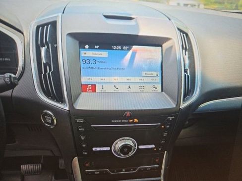 Used 2019 Ford Edge Titanium w/ Cold Weather Package AWD/4WD image 6