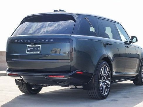 New 2025 Land Rover Range Rover Long Wheelbase SE image 4