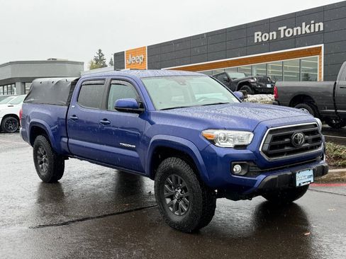 Used 2022 Toyota Tacoma SR5 AWD/4WD image 2