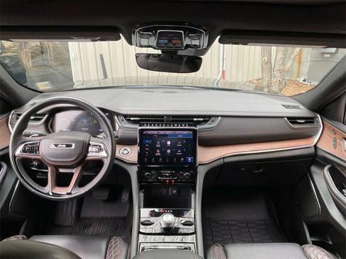 Used 2023 Jeep Grand Cherokee Summit image 18