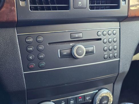 Used 2011 Mercedes-Benz GLK 350 4MATIC image 30