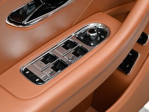 Used 2022 Bentley Flying Spur V8 AWD/4WD image 21