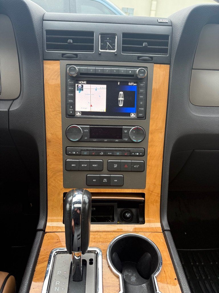 Used 2014 Lincoln Navigator L 4WD w/ Equipment Group 101A image 18