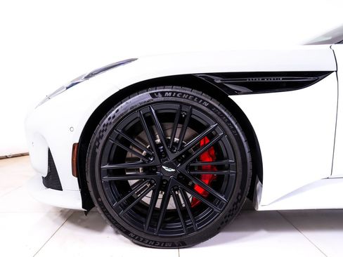 Used 2025 Aston Martin DB12 Coupe RWD image 16