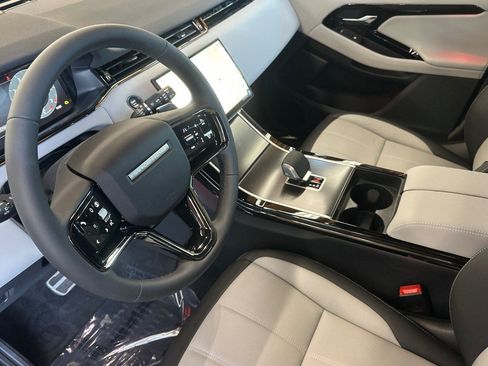 New 2026 Land Rover Range Rover Evoque Hoxton AWD/4WD image 11